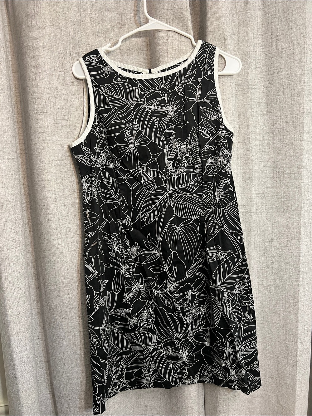 Danny & Nicole Black and White Floral Tropical Dress Keyhole Back